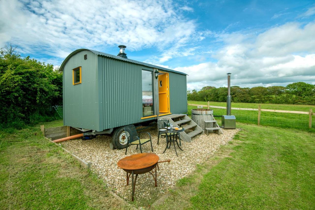 Kidwelly Glamping Hotel Ngoại thất bức ảnh