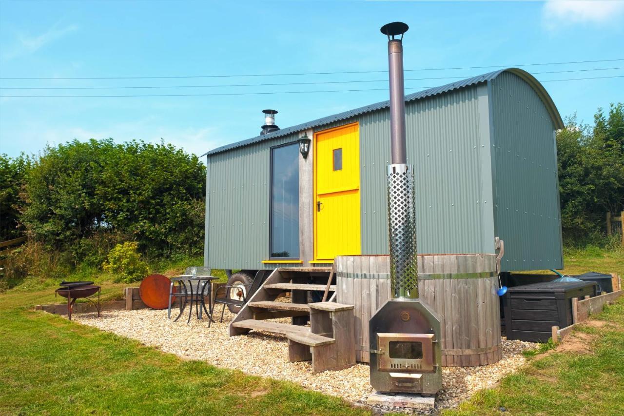 Kidwelly Glamping Hotel Ngoại thất bức ảnh