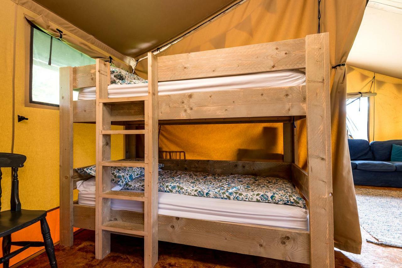Kidwelly Glamping Hotel Ngoại thất bức ảnh